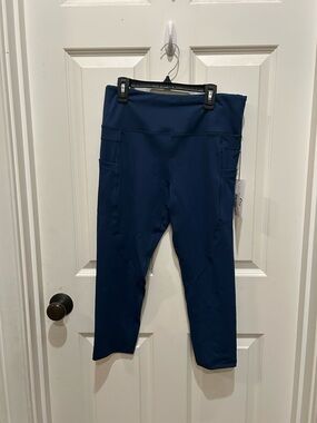 Zyia Light n Tight Capri Leggings